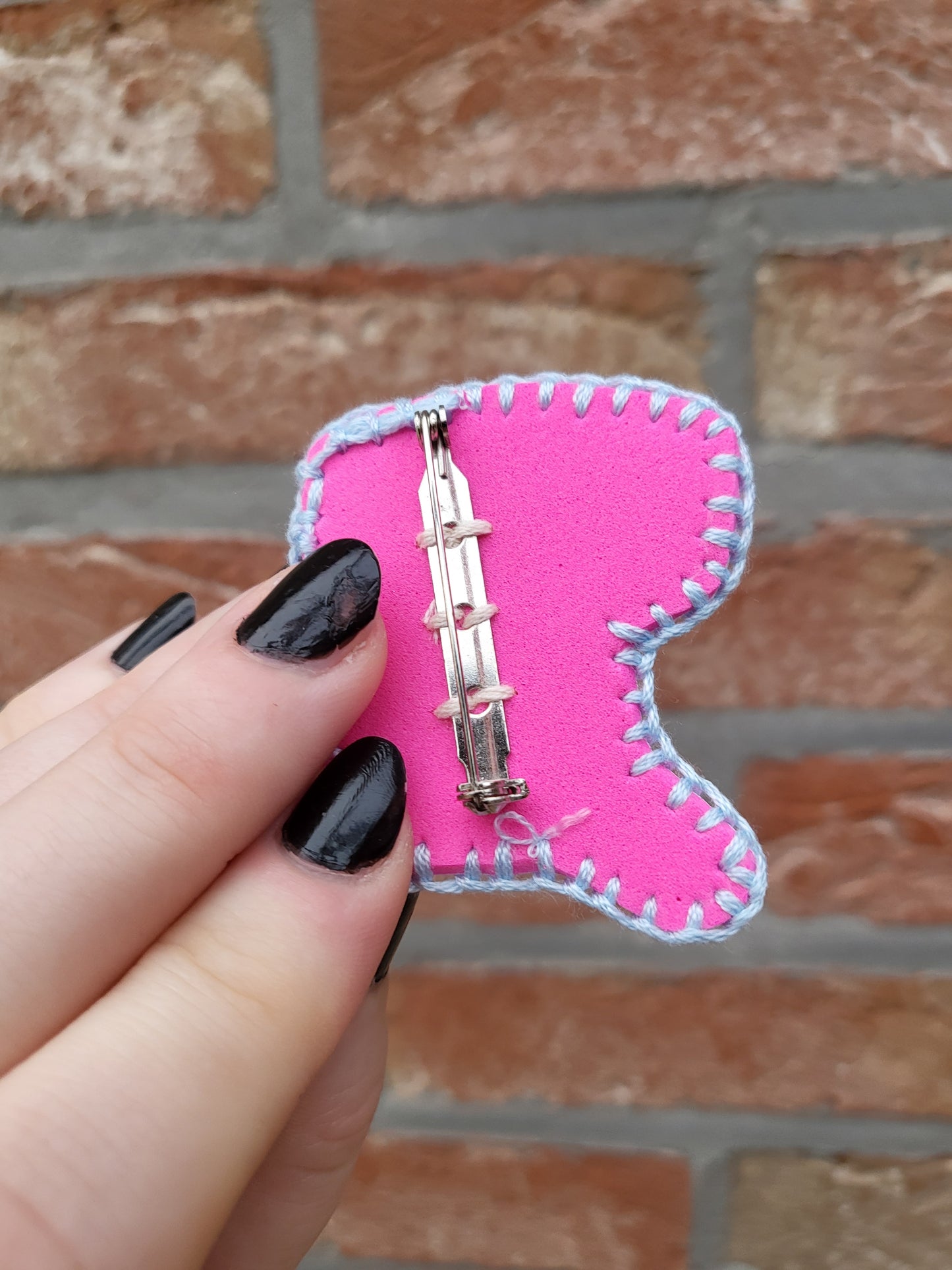 Pride kitty - brooch