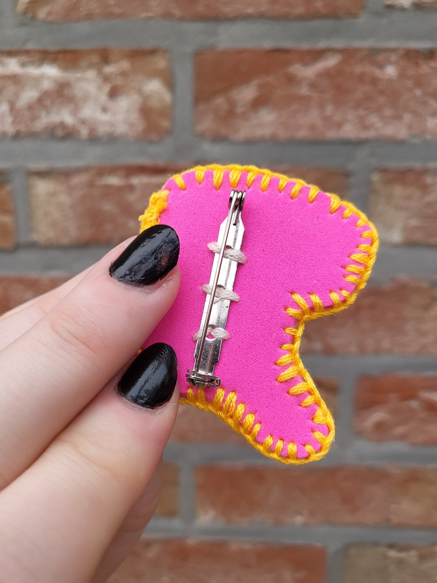 Pride kitty - brooch